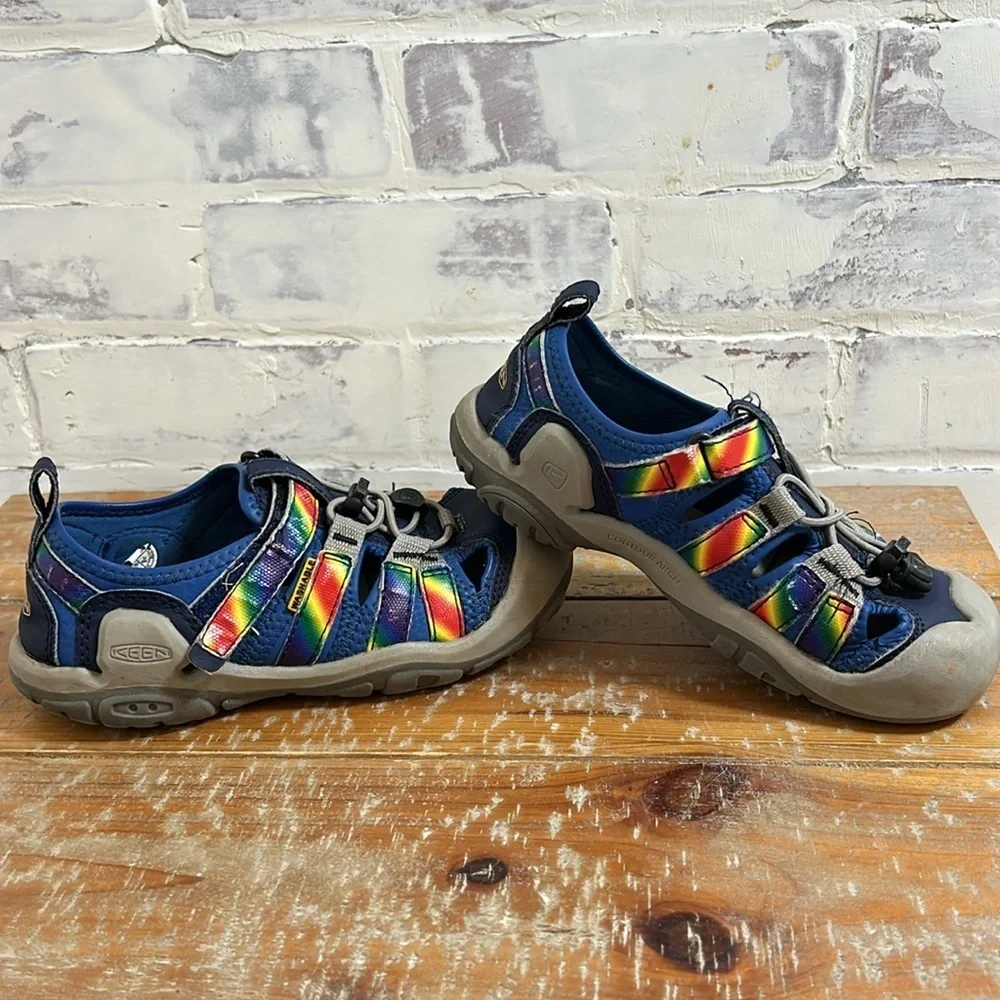 Keen Little Kids Knotch Creek Sandals Size 1 Water Shoes Hiking Blue Red Tie Dye